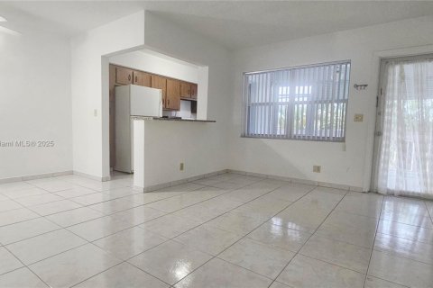 Купить кондоминиум в Халландейл-Бич, Флорида 1 спальня, 60.39м2, № 1983281 - фото 9