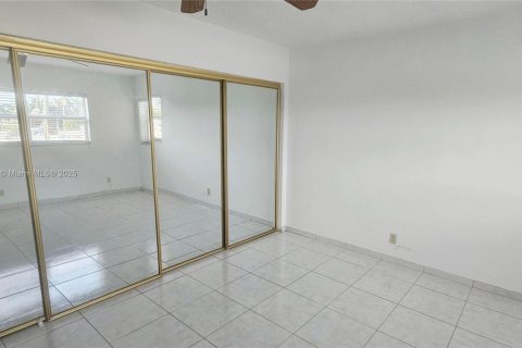 Купить кондоминиум в Халландейл-Бич, Флорида 1 спальня, 60.39м2, № 1983281 - фото 15