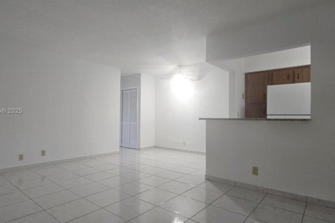 Купить кондоминиум в Халландейл-Бич, Флорида 1 спальня, 60.39м2, № 1983281 - фото 11