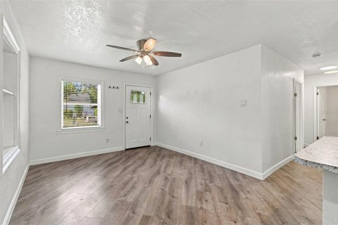 Villa ou maison à louer à Tampa, Floride: 4 chambres, 110.93 m2 № 2431678 - photo 3