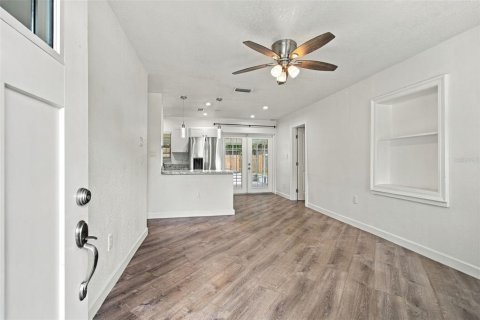 Villa ou maison à louer à Tampa, Floride: 4 chambres, 110.93 m2 № 2431678 - photo 13
