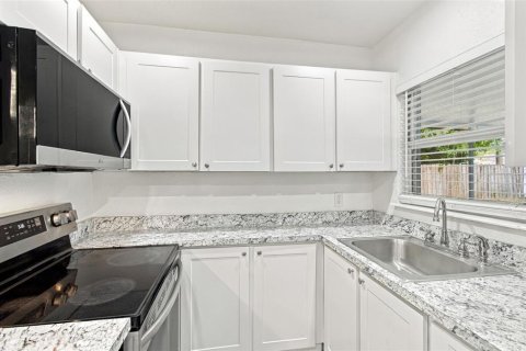 Villa ou maison à louer à Tampa, Floride: 4 chambres, 110.93 m2 № 2431678 - photo 7