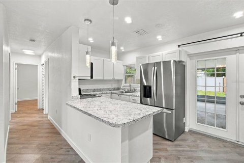 Villa ou maison à louer à Tampa, Floride: 4 chambres, 110.93 m2 № 2431678 - photo 5