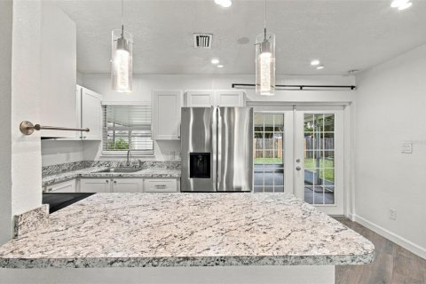 Villa ou maison à louer à Tampa, Floride: 4 chambres, 110.93 m2 № 2431678 - photo 6