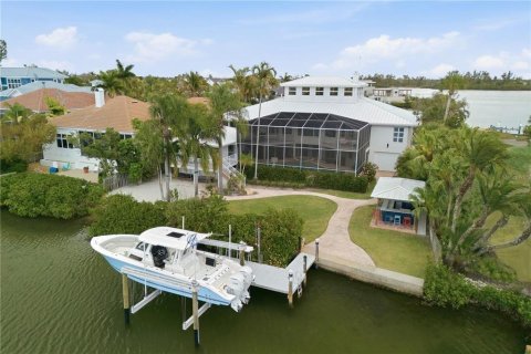 House in Sarasota, Florida 5 bedrooms, 473.34 sq.m. № 2150266 - photo 14