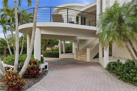 House in Sarasota, Florida 5 bedrooms, 473.34 sq.m. № 2150266 - photo 21
