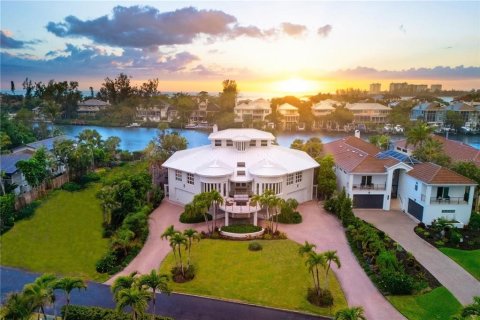 House in Sarasota, Florida 5 bedrooms, 473.34 sq.m. № 2150266