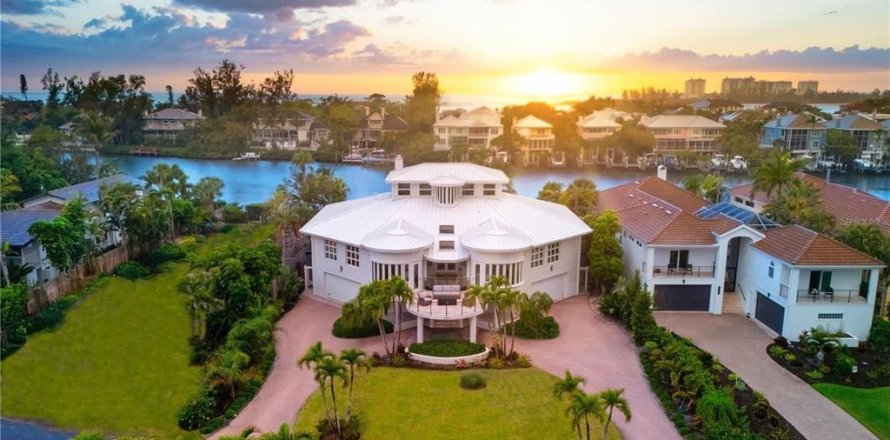 House in Sarasota, Florida 5 bedrooms, 473.34 sq.m. № 2150266