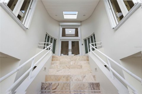House in Sarasota, Florida 5 bedrooms, 473.34 sq.m. № 2150266 - photo 23