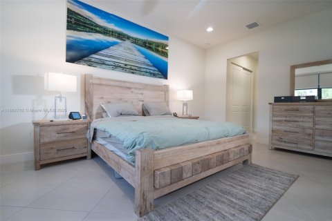 House in Lake Worth, Florida 3 bedrooms, 185.53 sq.m. № 1931875 - photo 8