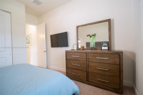 House in Lake Worth, Florida 3 bedrooms, 185.53 sq.m. № 1931875 - photo 12