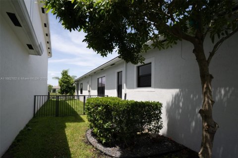 House in Lake Worth, Florida 3 bedrooms, 185.53 sq.m. № 1931875 - photo 22