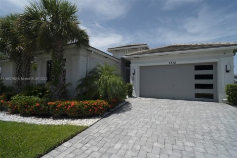 House in Lake Worth, Florida 3 bedrooms, 185.53 sq.m. № 1931875 - photo 23