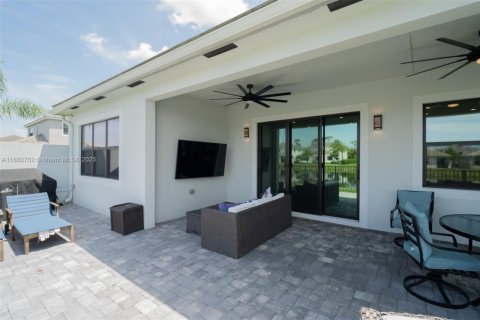 House in Lake Worth, Florida 3 bedrooms, 185.53 sq.m. № 1931875 - photo 17