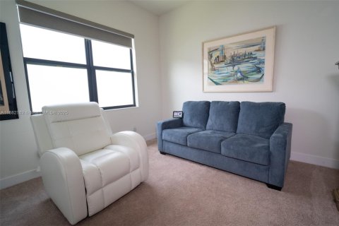 House in Lake Worth, Florida 3 bedrooms, 185.53 sq.m. № 1931875 - photo 15