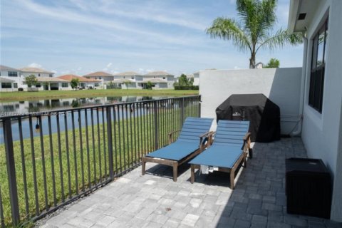 House in Lake Worth, Florida 3 bedrooms, 185.53 sq.m. № 1931875 - photo 19