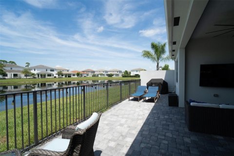 House in Lake Worth, Florida 3 bedrooms, 185.53 sq.m. № 1931875 - photo 18