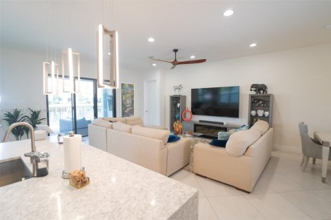 House in Lake Worth, Florida 3 bedrooms, 185.53 sq.m. № 1931875 - photo 5