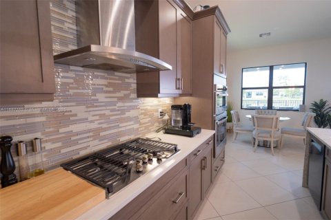 House in Lake Worth, Florida 3 bedrooms, 185.53 sq.m. № 1931875 - photo 3