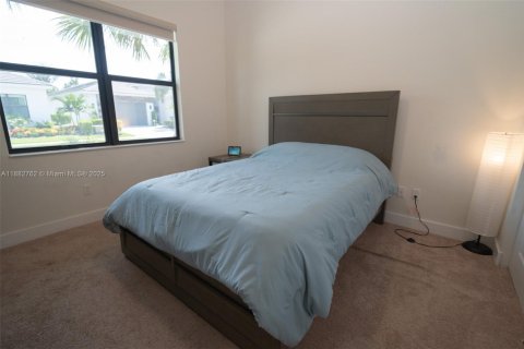 House in Lake Worth, Florida 3 bedrooms, 185.53 sq.m. № 1931875 - photo 13