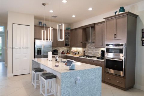 House in Lake Worth, Florida 3 bedrooms, 185.53 sq.m. № 1931875 - photo 2