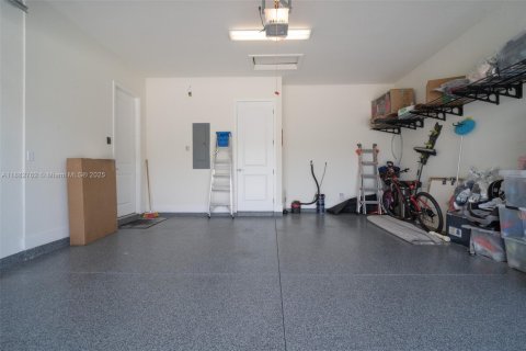 House in Lake Worth, Florida 3 bedrooms, 185.53 sq.m. № 1931875 - photo 21