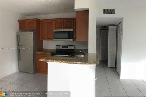 Copropriété à louer à Coral Springs, Floride: 2 chambres, 77.57 m2 № 1921660 - photo 2
