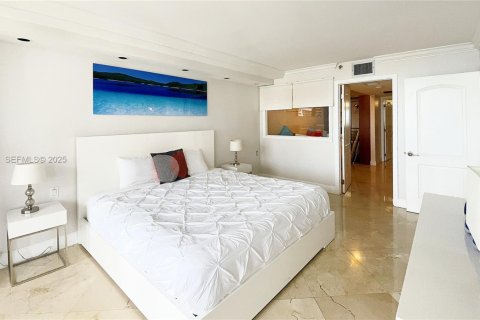 Condominio en alquiler en Miami, Florida, 1 dormitorio, 97.36 m2 № 1983963 - foto 9
