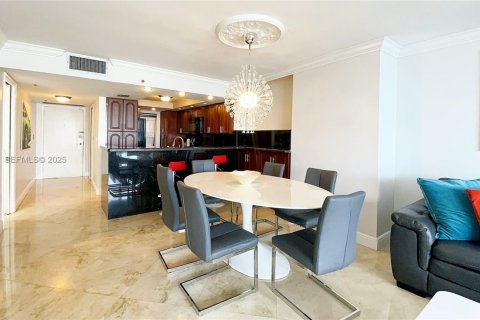 Condominio en alquiler en Miami, Florida, 1 dormitorio, 97.36 m2 № 1983963 - foto 7