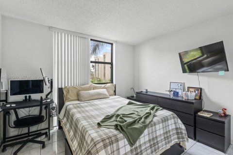 Condo in Miami, Florida, 2 bedrooms  № 2240500 - photo 6