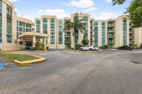 Condo in Miami, Florida, 2 bedrooms  № 2240500 - photo 21