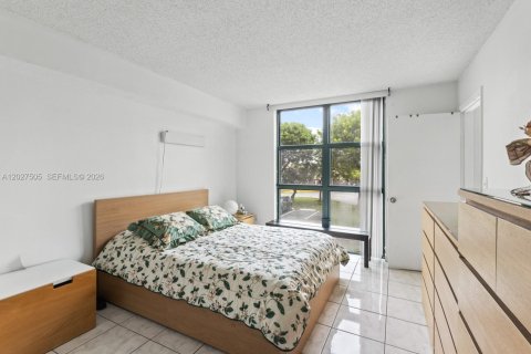 Condo in Miami, Florida, 2 bedrooms  № 2240500 - photo 5