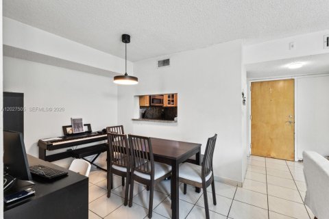 Condo in Miami, Florida, 2 bedrooms  № 2240500 - photo 13