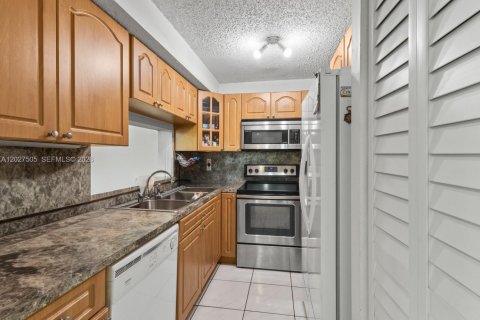 Condo in Miami, Florida, 2 bedrooms  № 2240500 - photo 4