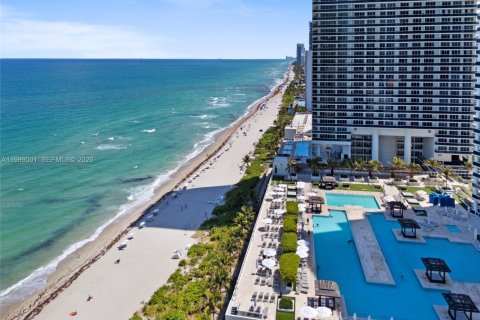 Condo in Hallandale Beach, Florida, 1 bedroom  № 2050939 - photo 22