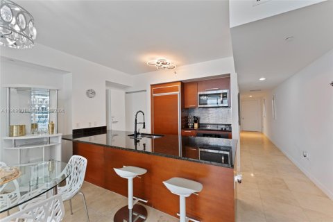 Condo in Hallandale Beach, Florida, 1 bedroom  № 2050939 - photo 11