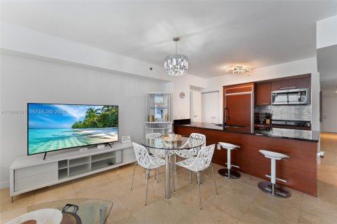 Condo in Hallandale Beach, Florida, 1 bedroom  № 2050939 - photo 10