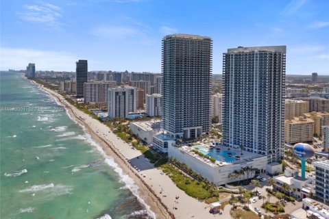 Condo in Hallandale Beach, Florida, 1 bedroom  № 2050939 - photo 20