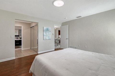 House in Sarasota, Florida 3 bedrooms, 188.87 sq.m. № 1881319 - photo 17