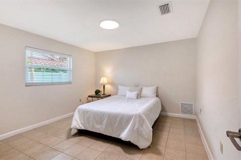 House in Sarasota, Florida 3 bedrooms, 188.87 sq.m. № 1881319 - photo 20