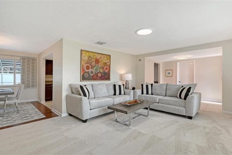 House in Sarasota, Florida 3 bedrooms, 188.87 sq.m. № 1881319 - photo 6