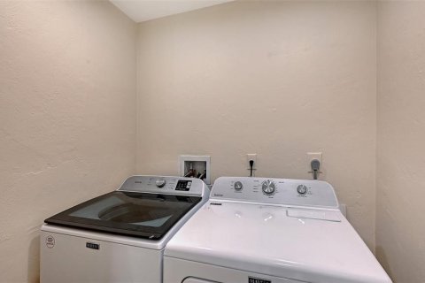 House in Sarasota, Florida 3 bedrooms, 188.87 sq.m. № 1881319 - photo 25