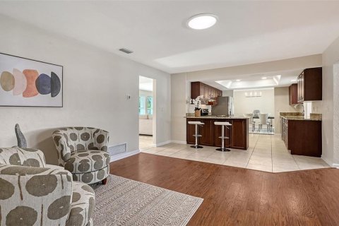 House in Sarasota, Florida 3 bedrooms, 188.87 sq.m. № 1881319 - photo 12