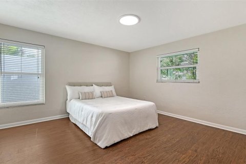 House in Sarasota, Florida 3 bedrooms, 188.87 sq.m. № 1881319 - photo 16