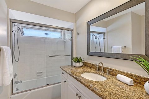 House in Sarasota, Florida 3 bedrooms, 188.87 sq.m. № 1881319 - photo 22
