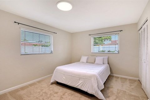 House in Sarasota, Florida 3 bedrooms, 188.87 sq.m. № 1881319 - photo 23