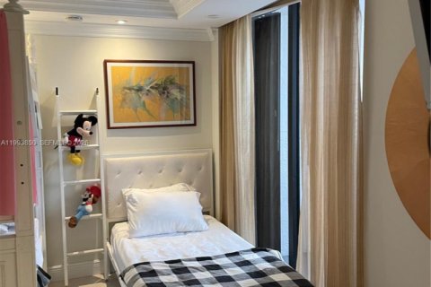 Condo in Miami Beach, Florida, 2 bedrooms  № 2055635 - photo 11