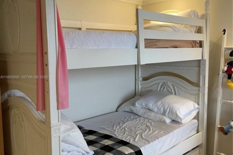 Condo in Miami Beach, Florida, 2 bedrooms  № 2055635 - photo 10