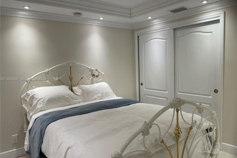 Condo in Miami Beach, Florida, 2 bedrooms  № 2055635 - photo 7
