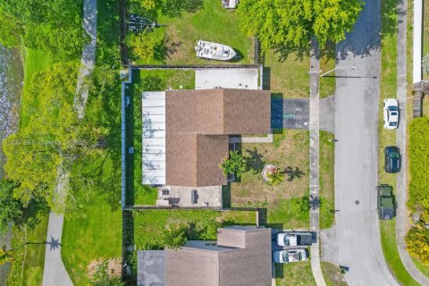 House in Homestead, Florida 3 bedrooms, 128.95 sq.m. № 1804585 - photo 15